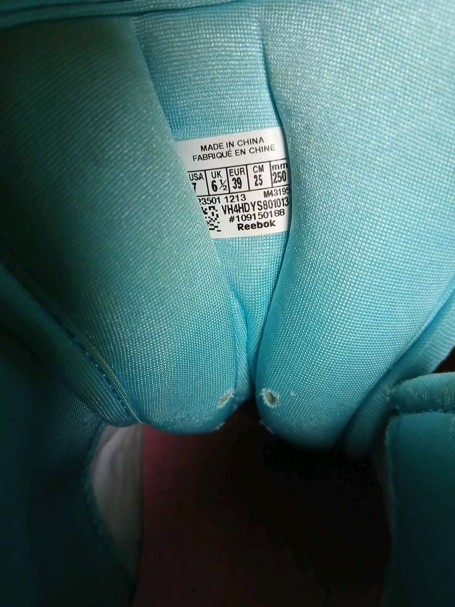 Reebok Question Trainers Allen Iversons Size 7 Pink and Blue