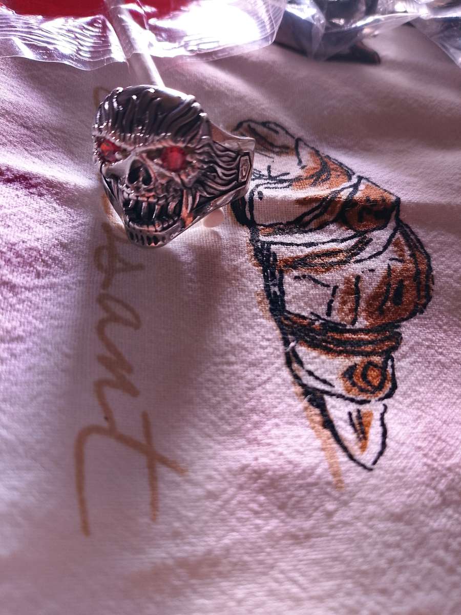 skull ring