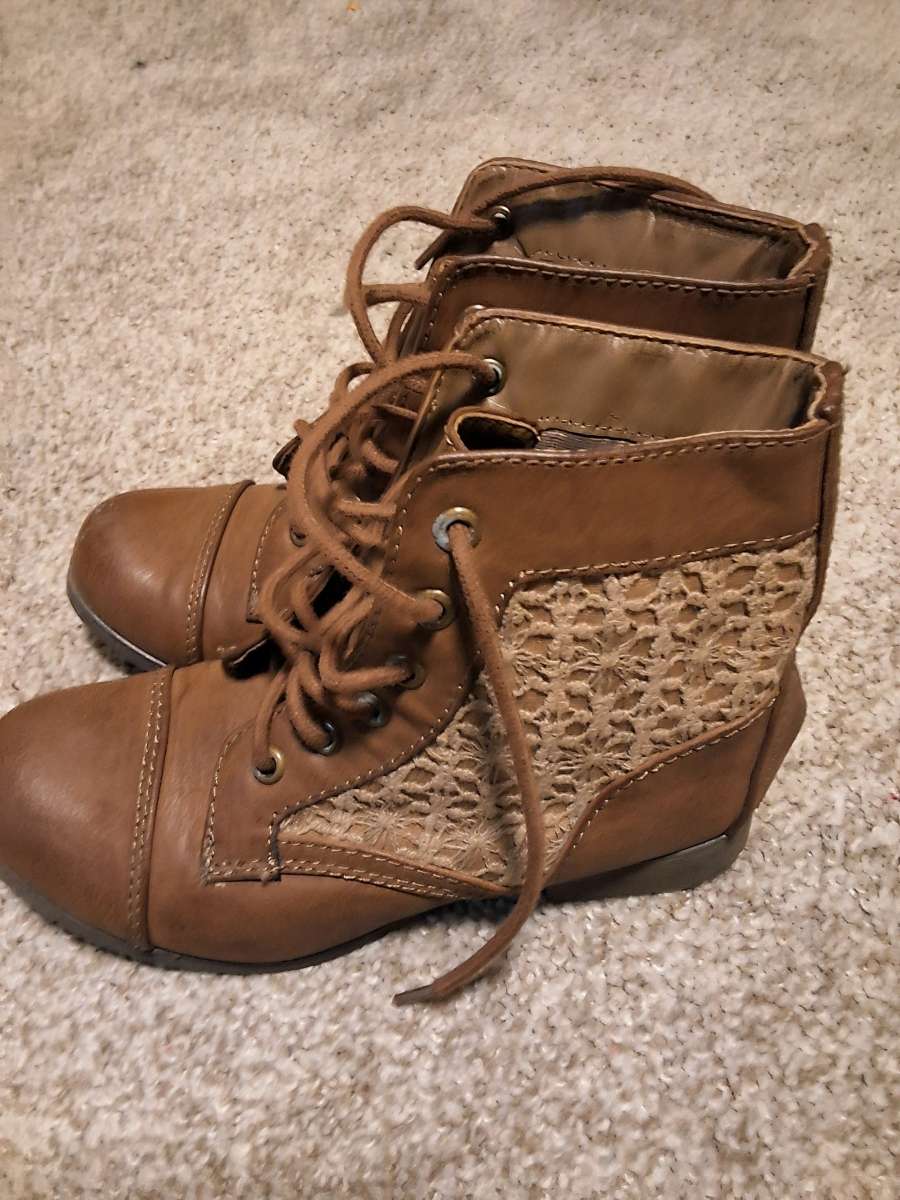 Dr Martins Womens Industrial Boot With safety toe