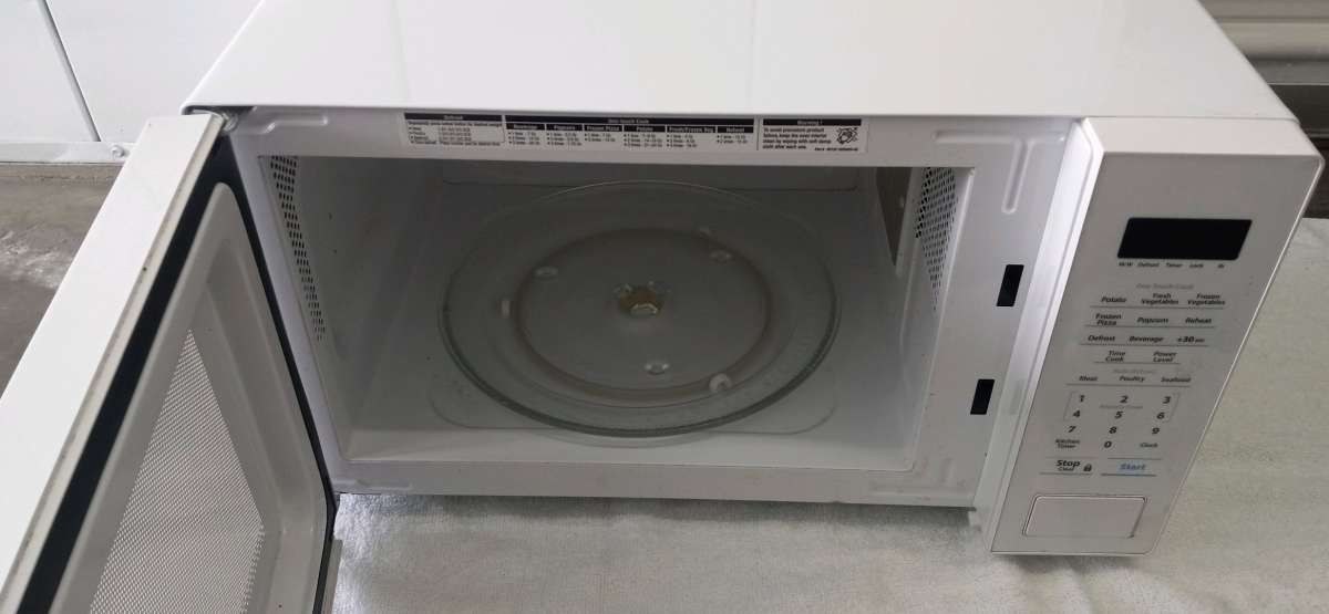 microwave  1year used
