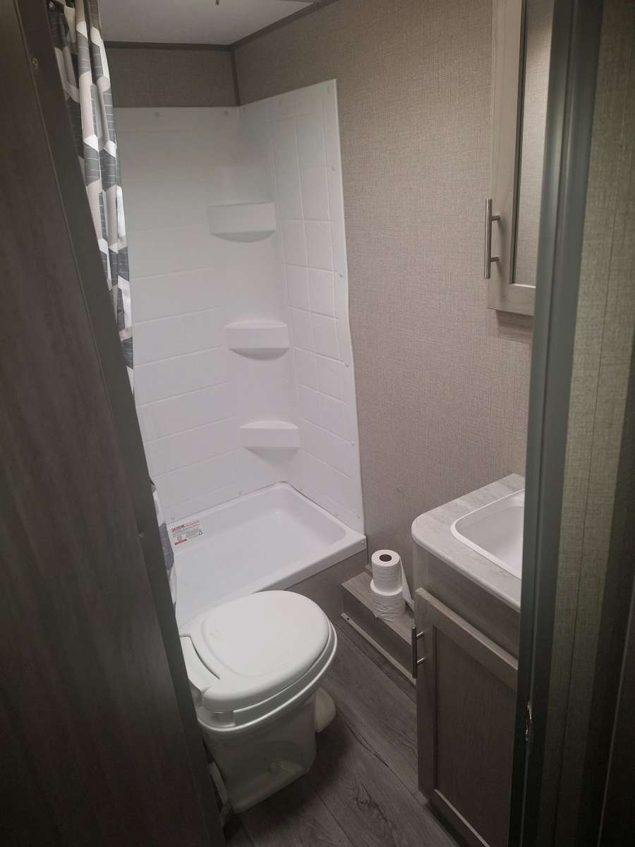 Catalina camper with bunkbeds slidout boughtit new use 3 tim