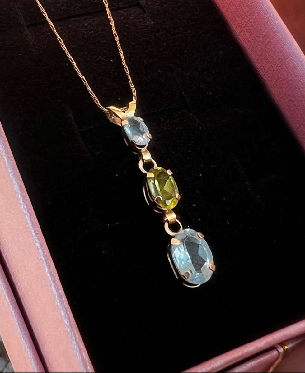 10K Gold Blue Topaz Pendant Necklace