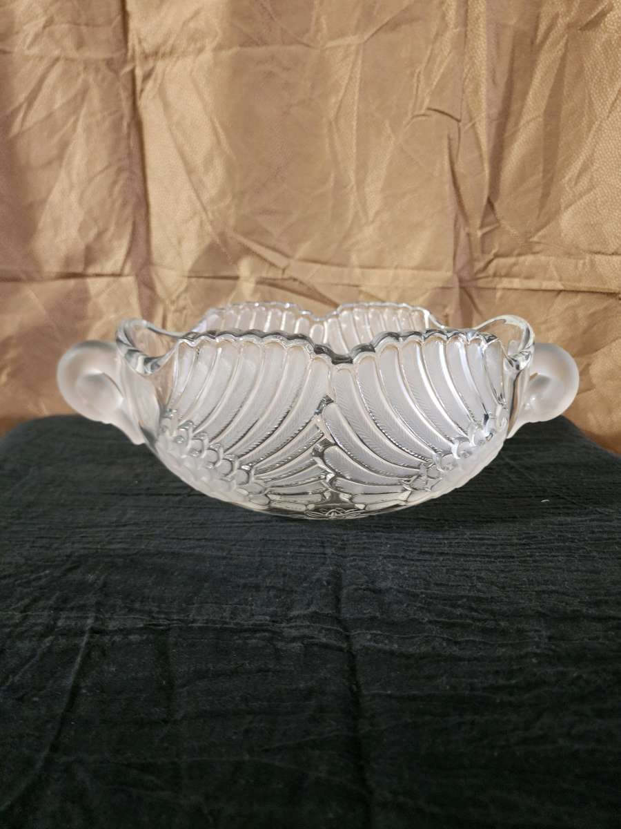 Frosted crystal swan bowl