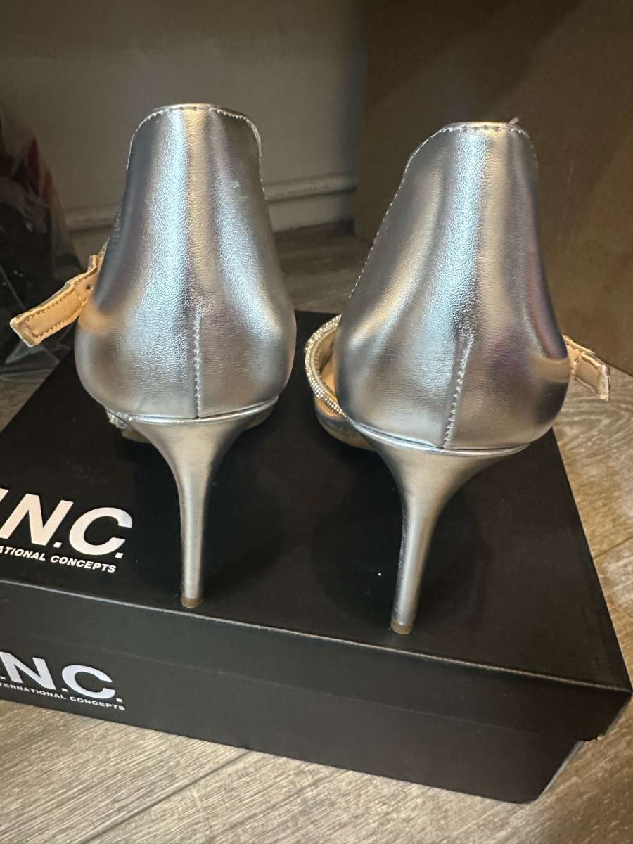 INC International Concepts Womens Lidani PointedToe Pum Silv