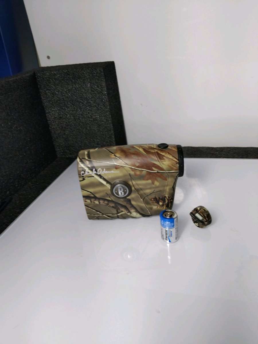 Bushnell rangefinderCamo Bowhunter Adam Clark edition