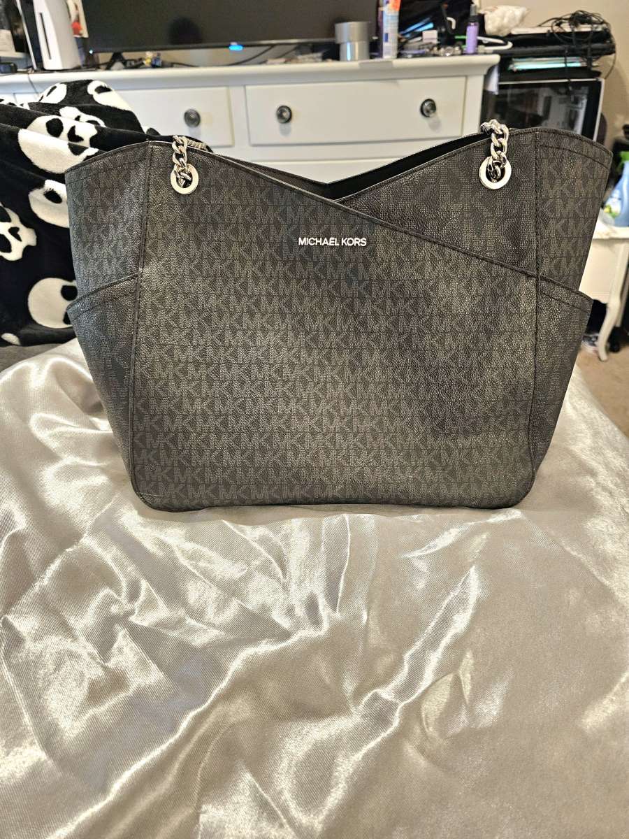 Michael kors purse with matching wallet