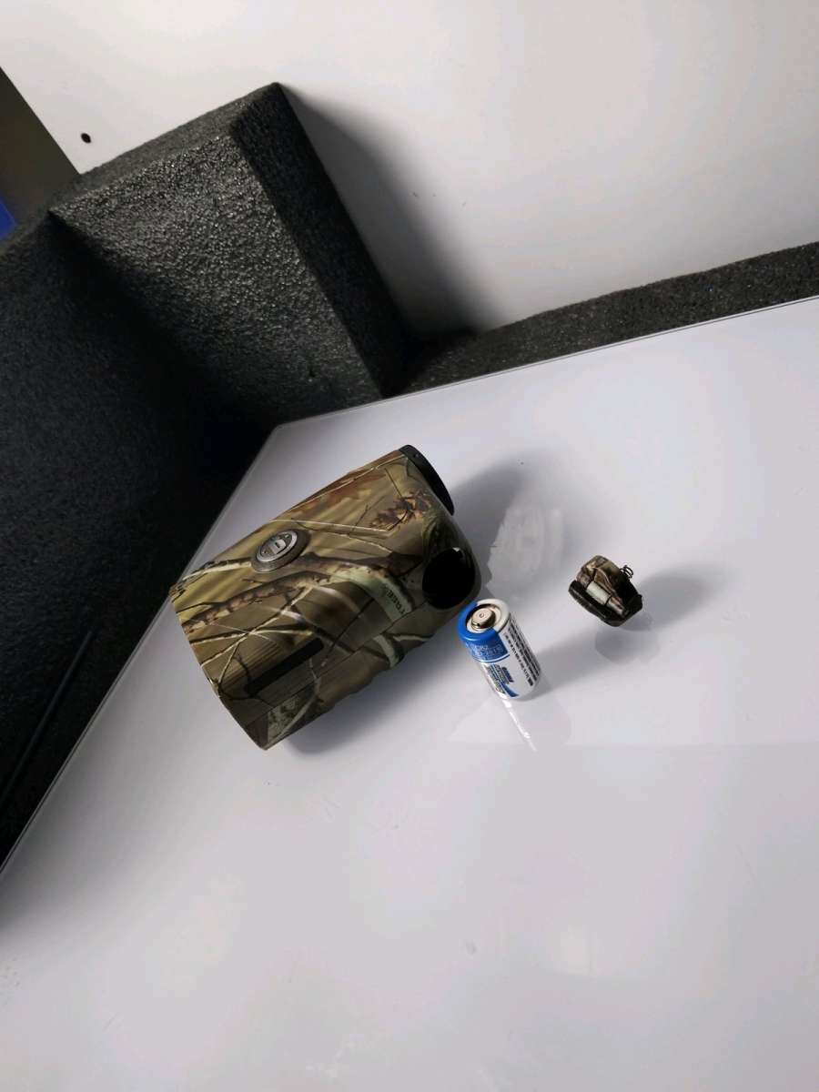 Bushnell rangefinderCamo Bowhunter Adam Clark edition