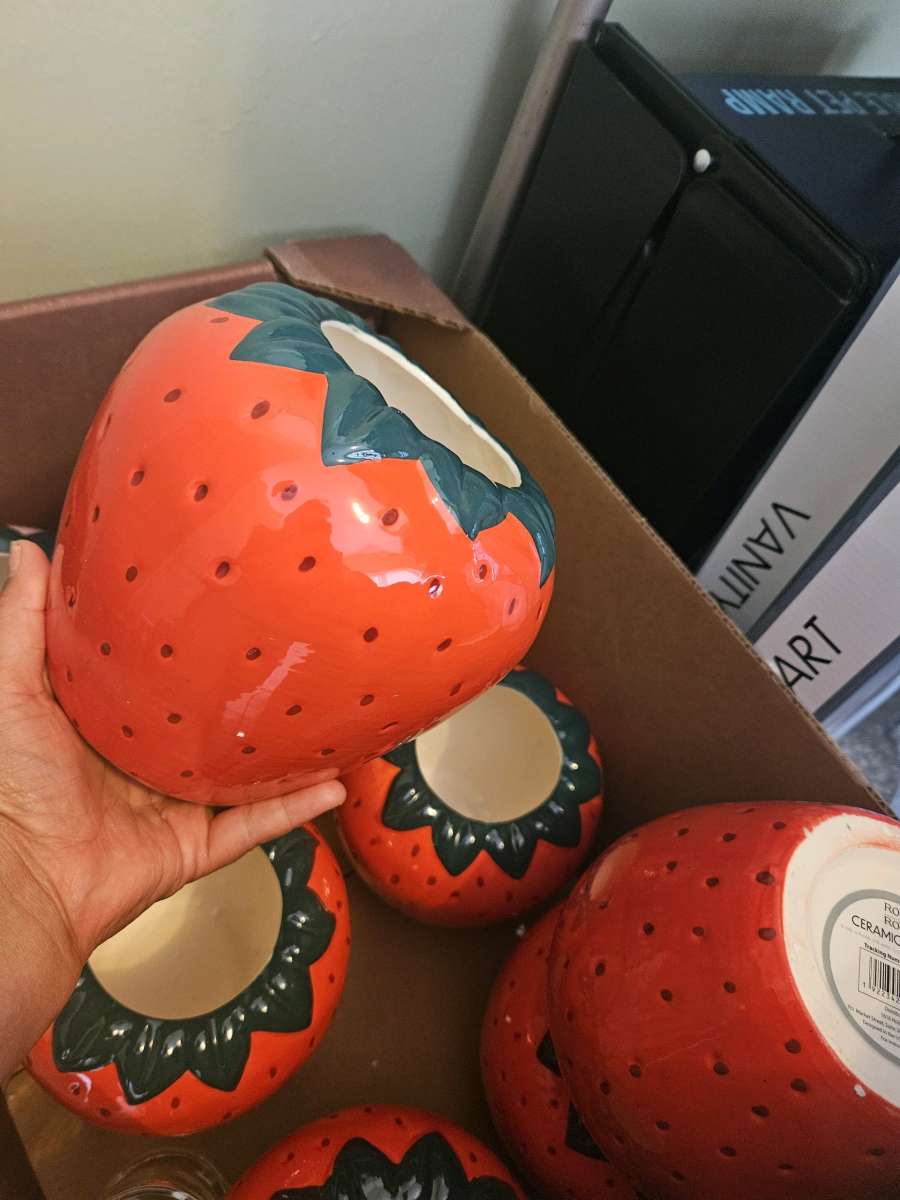 floreros strawberryshaped