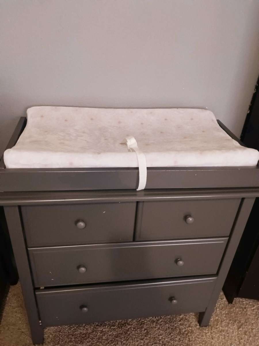 baby chaging table