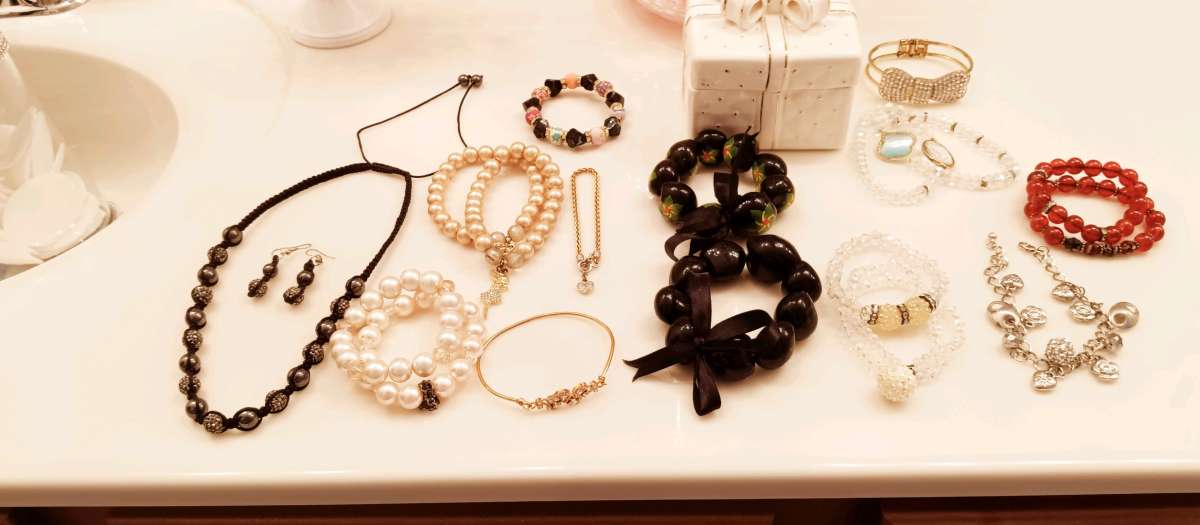 Bundle Jewelry Used