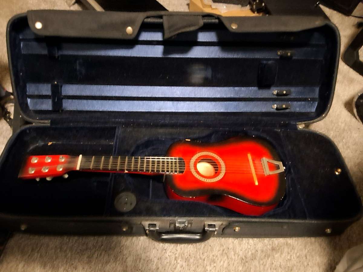 cutest tiny guitar case playable