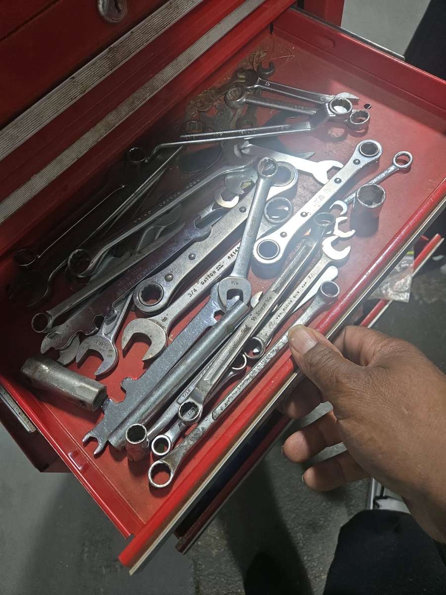 Craftsman tool box on wheels