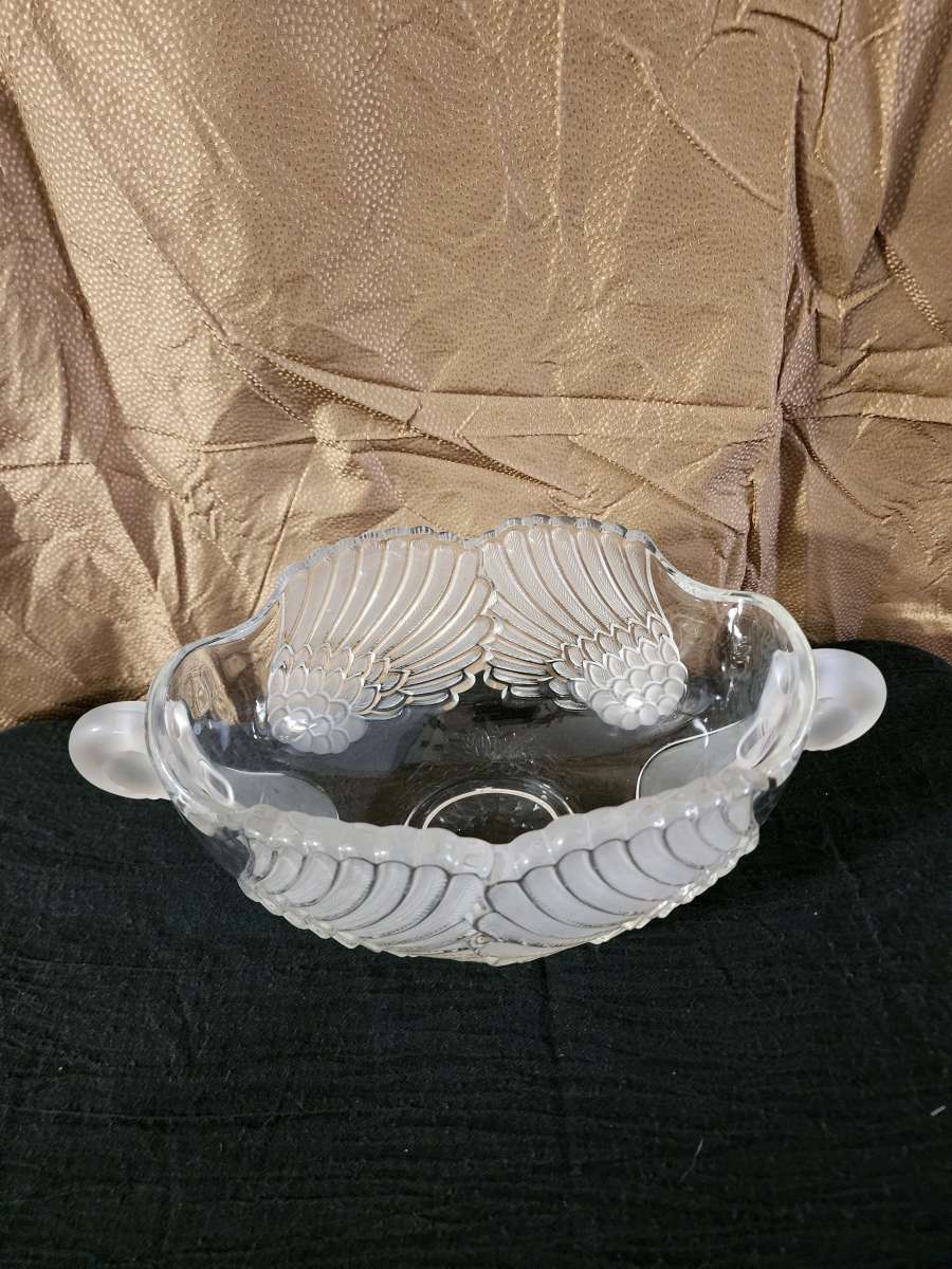 Frosted crystal swan bowl