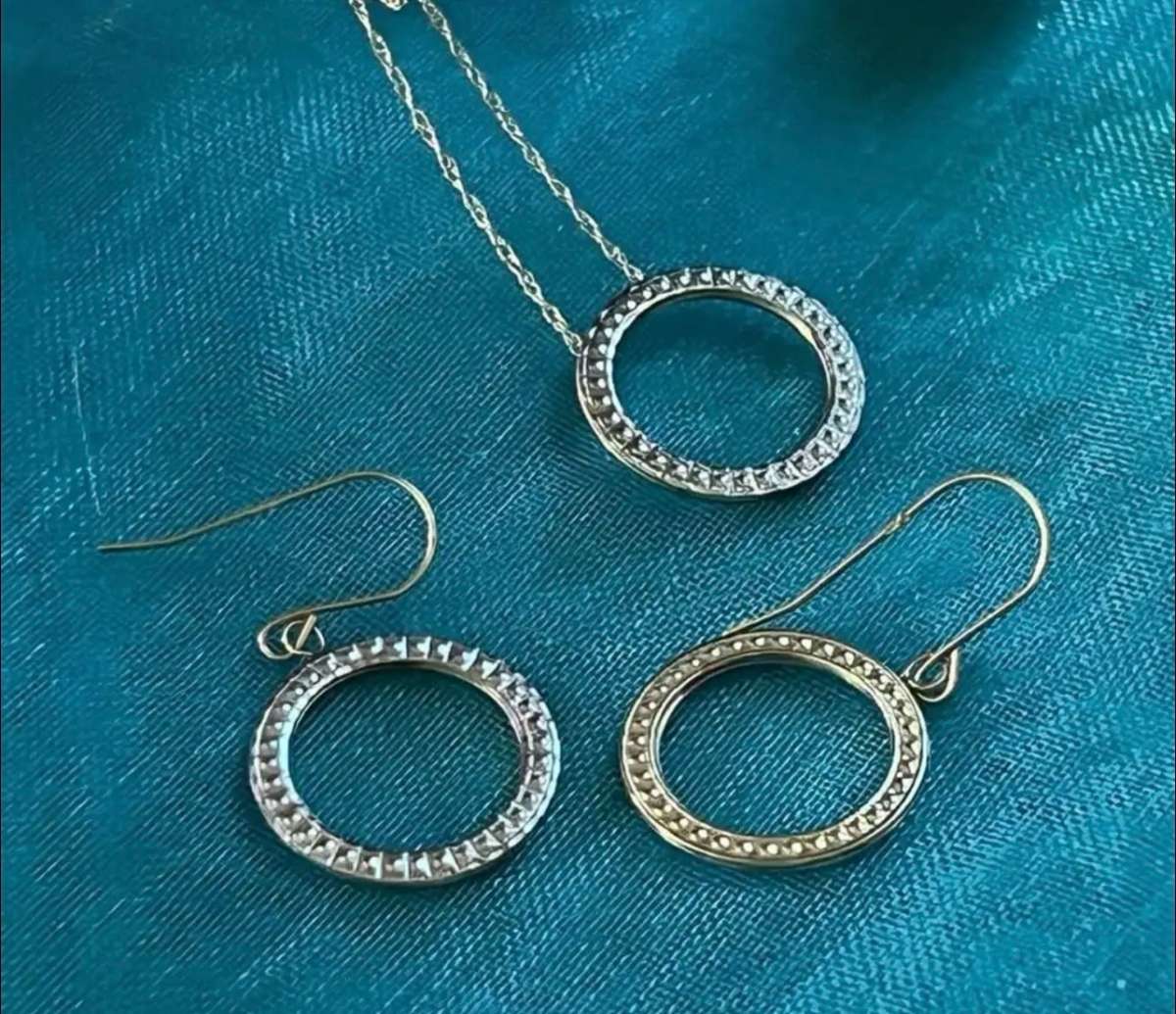10K Gold Circle Pendant And  Earrings