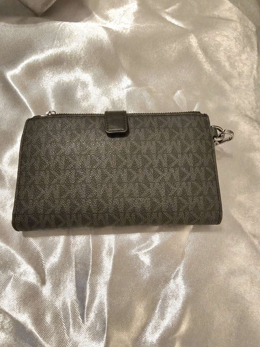 Michael kors purse with matching wallet