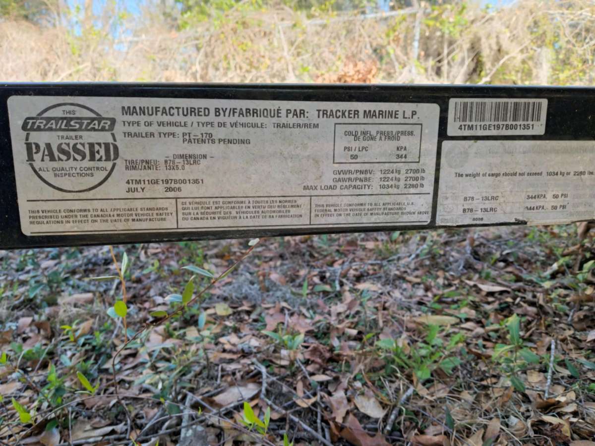 2006 bass tracker boat and tralier 300 or best offer