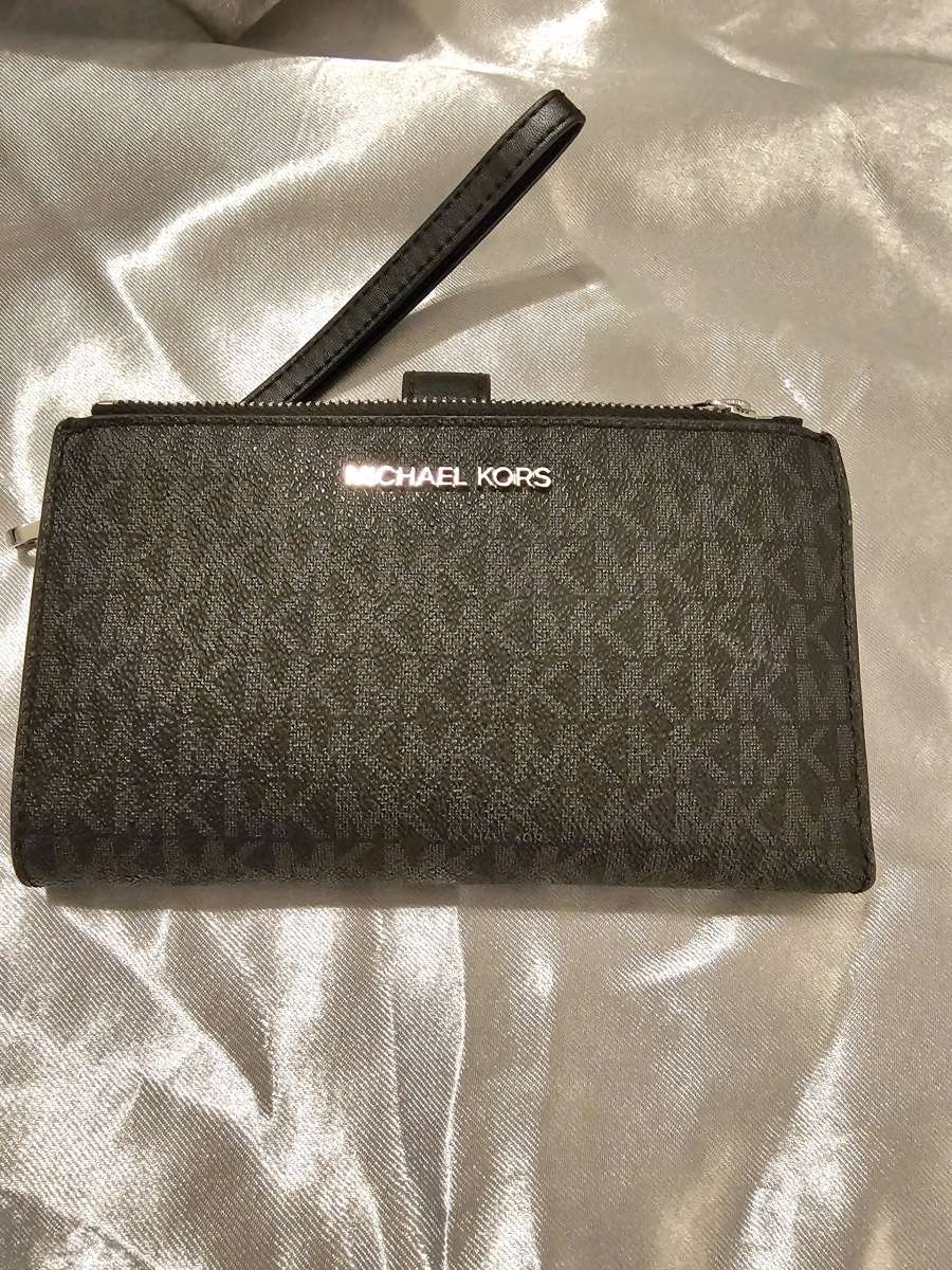 Michael kors purse with matching wallet