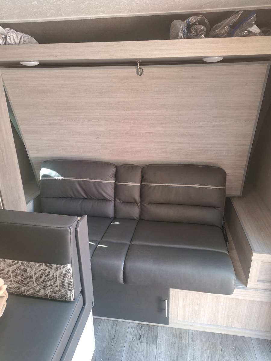 Catalina camper with bunkbeds slidout boughtit new use 3 tim