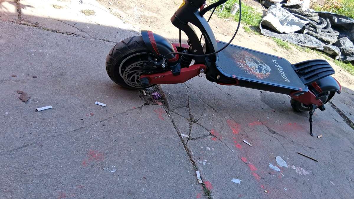 tengo scooter varla con cargador original