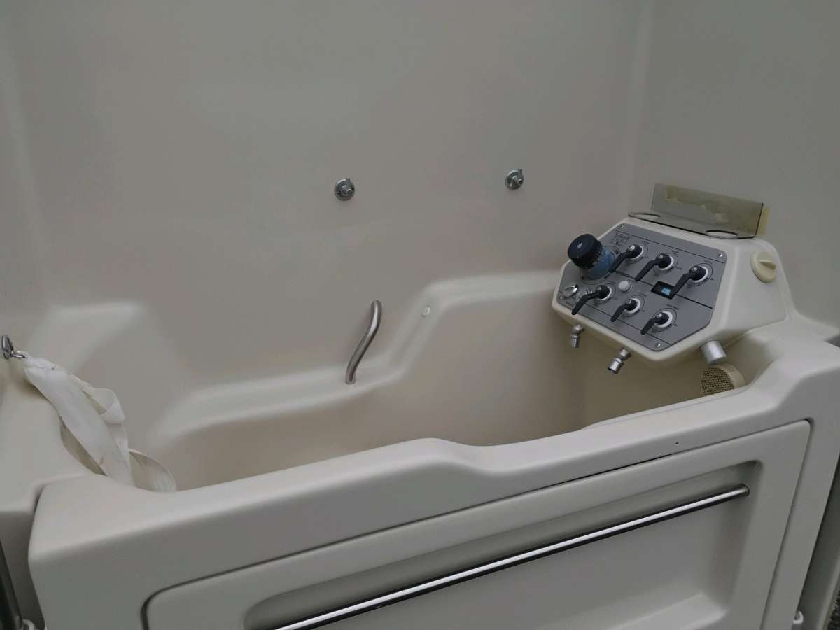 Walk In Bath Tub with Showering Head Plus Whirlpool Like New