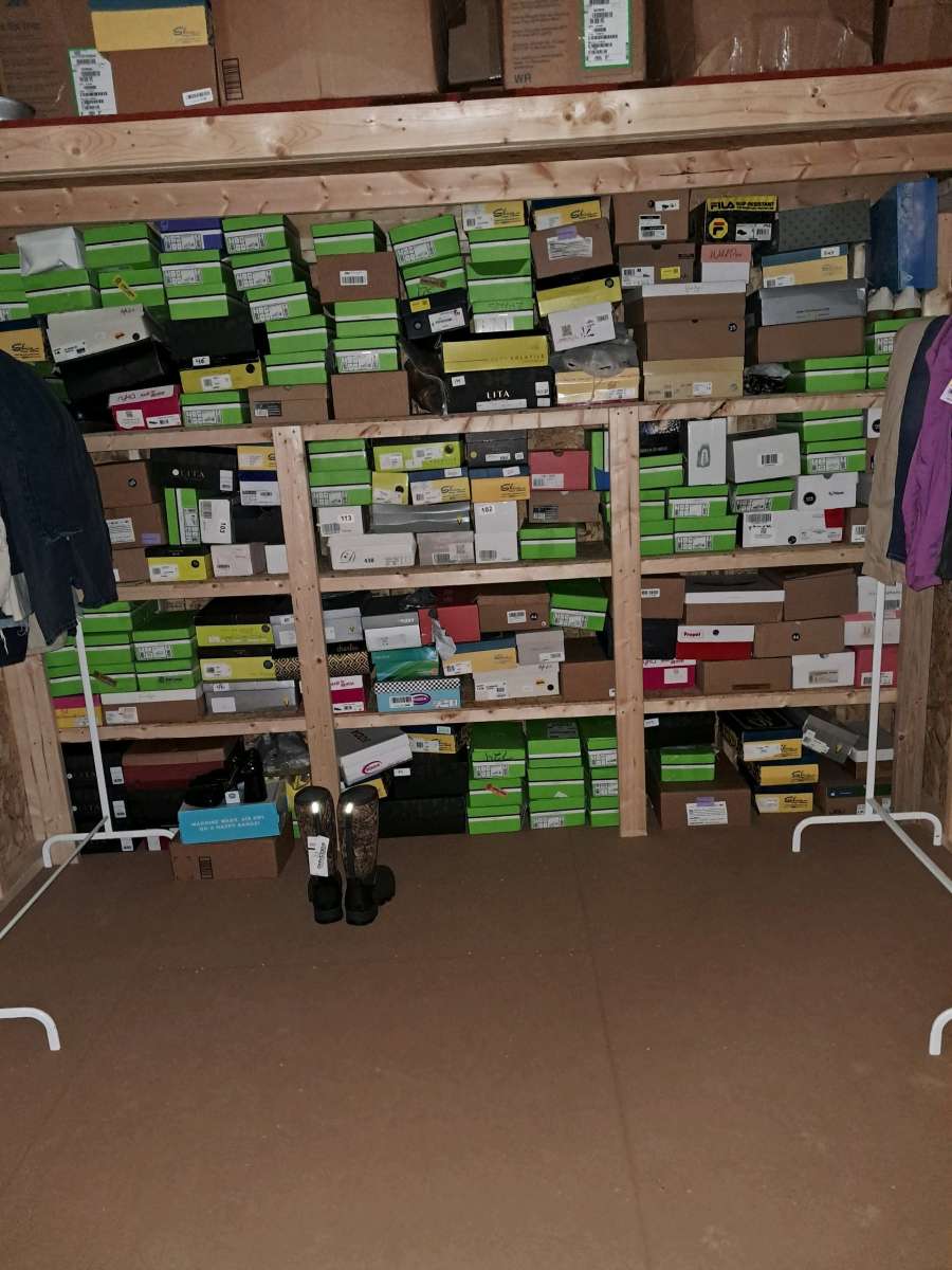 220 Pairs Of mixed shoes