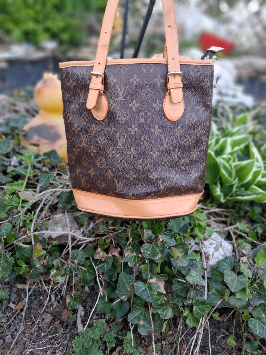 Louis Vuitton bucket purse