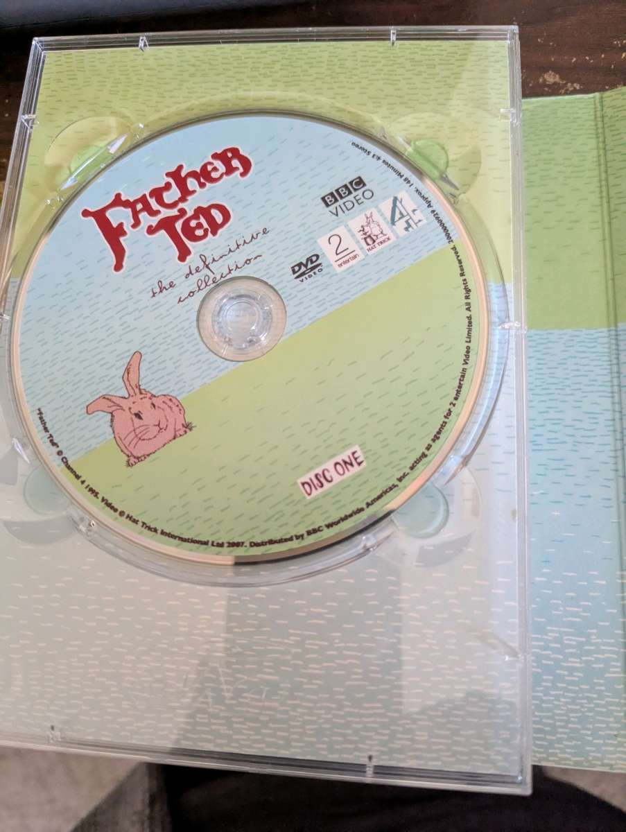 facher Ted featuring all 25 episodes DVDS 5 Disc