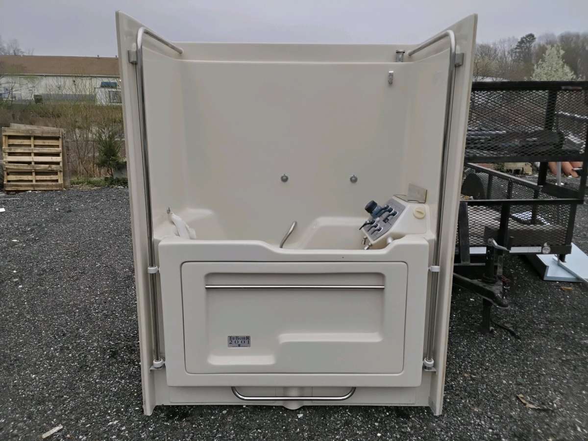 Walk In Bath Tub with Showering Head Plus Whirlpool Like New