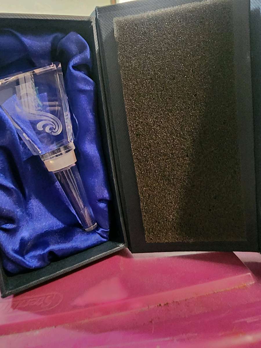 Crystal wine stopper