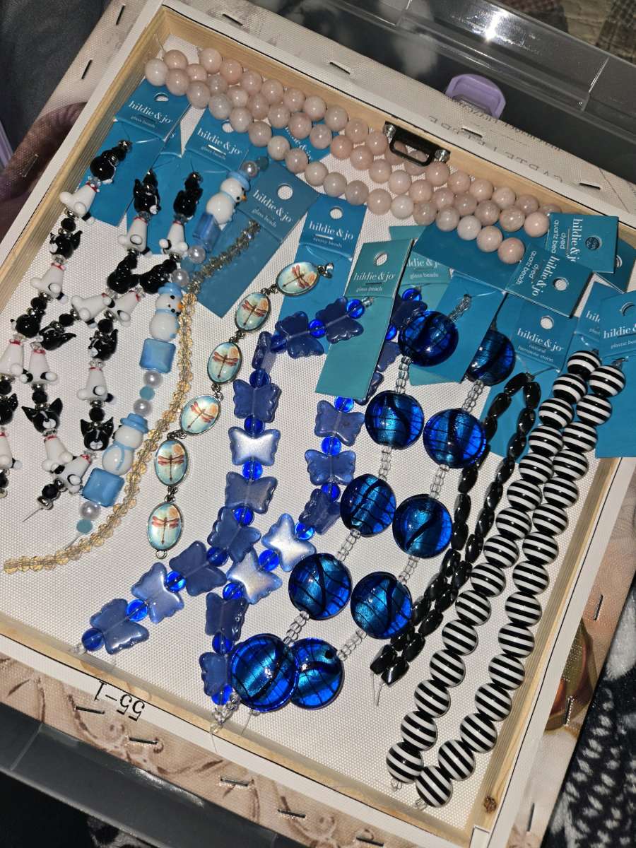 bundle of brand new glass beads for making jewelry selling t