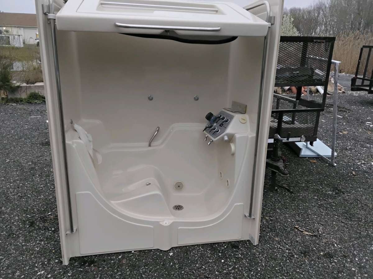 Walk In Bath Tub with Showering Head Plus Whirlpool Like New