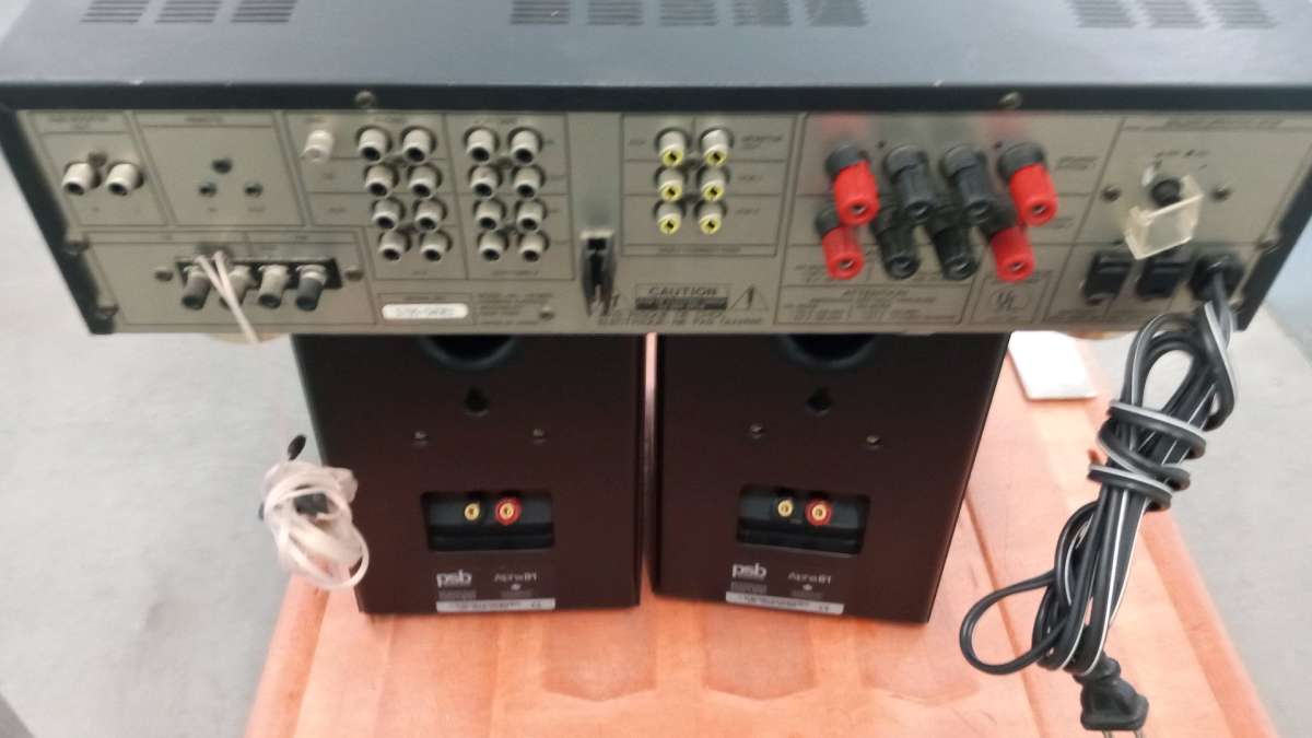 the stereo receiver Harman kardon  speaker