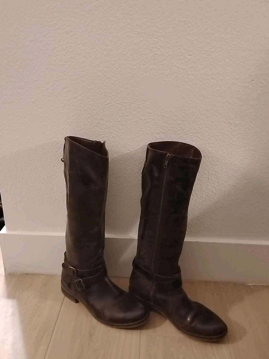 hinge Brown Leather boots sz8