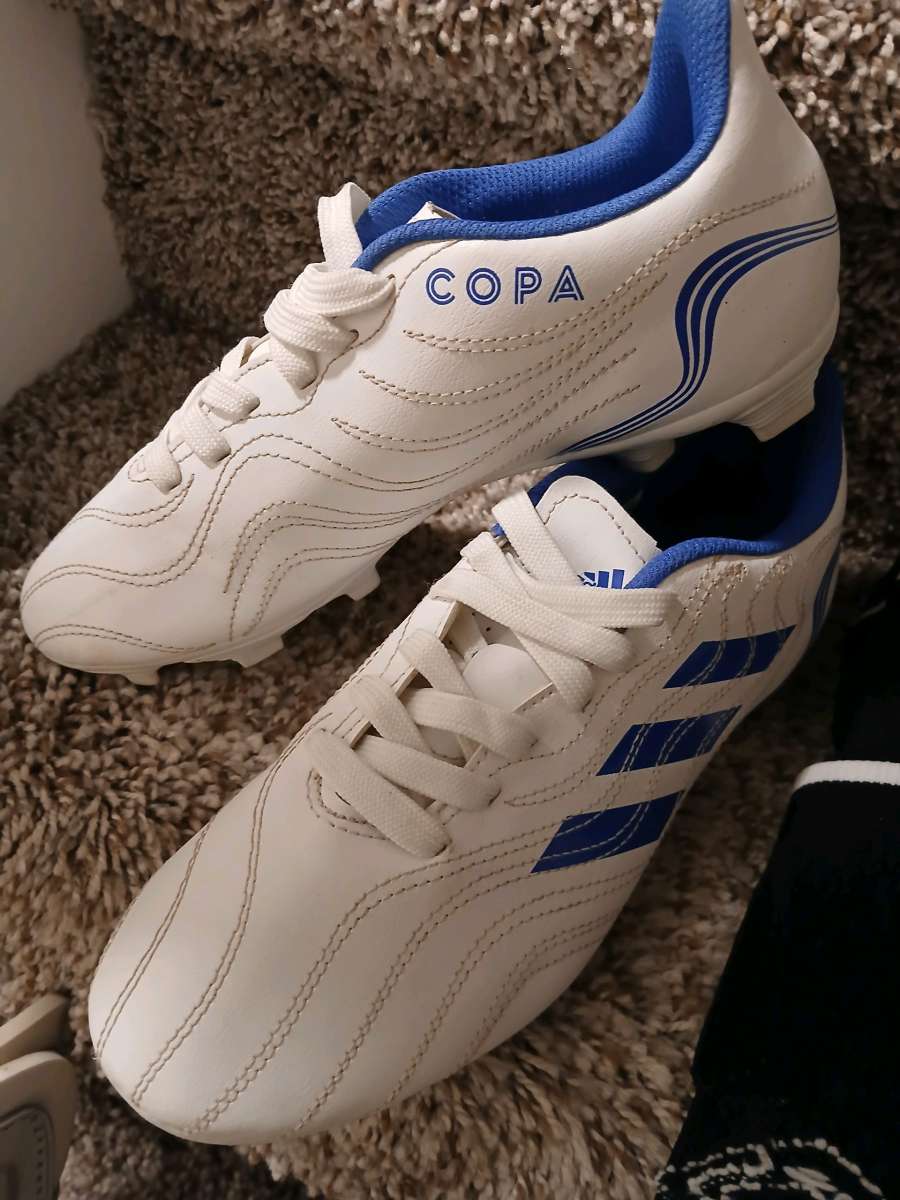 Adidas Copa cleats sz6 youth