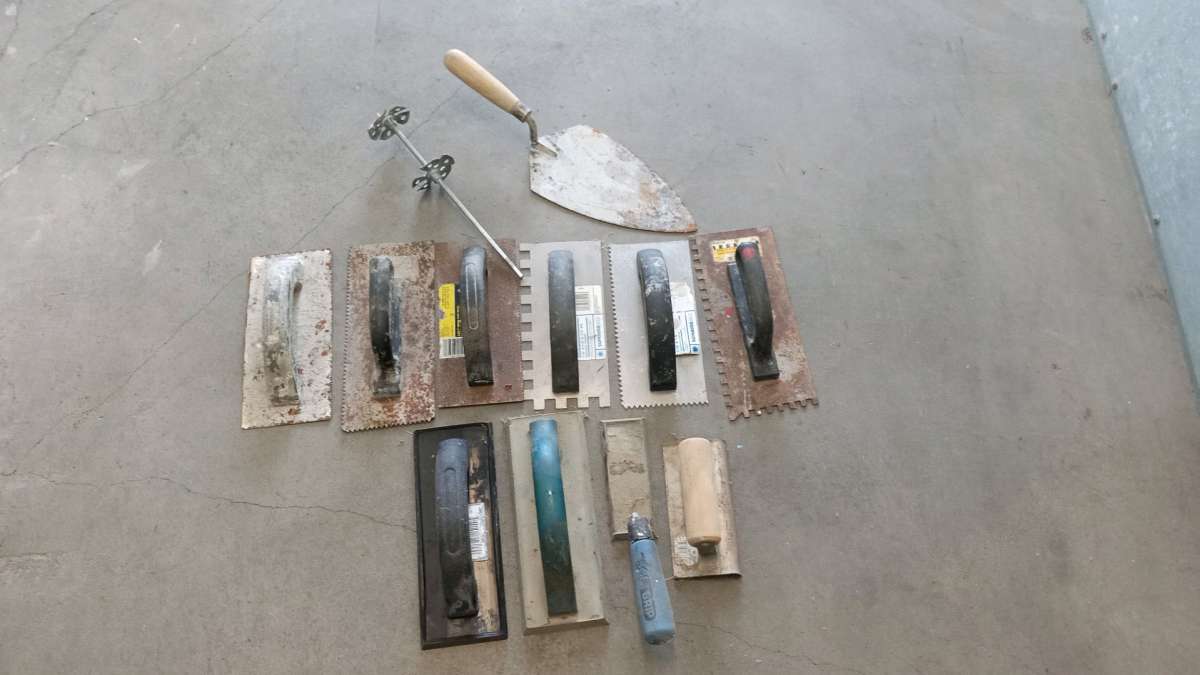 the sheel vinyl notched trowel plastic metal