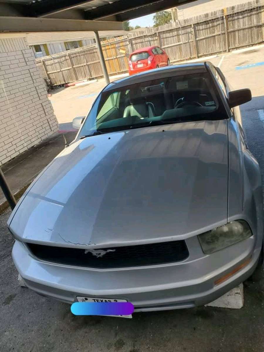 Ford Mustang 2005 standar