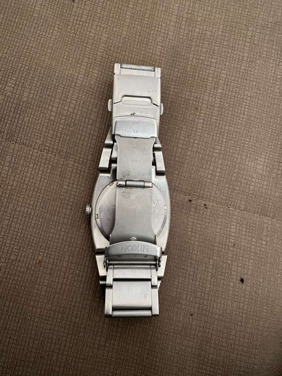Nixon watch