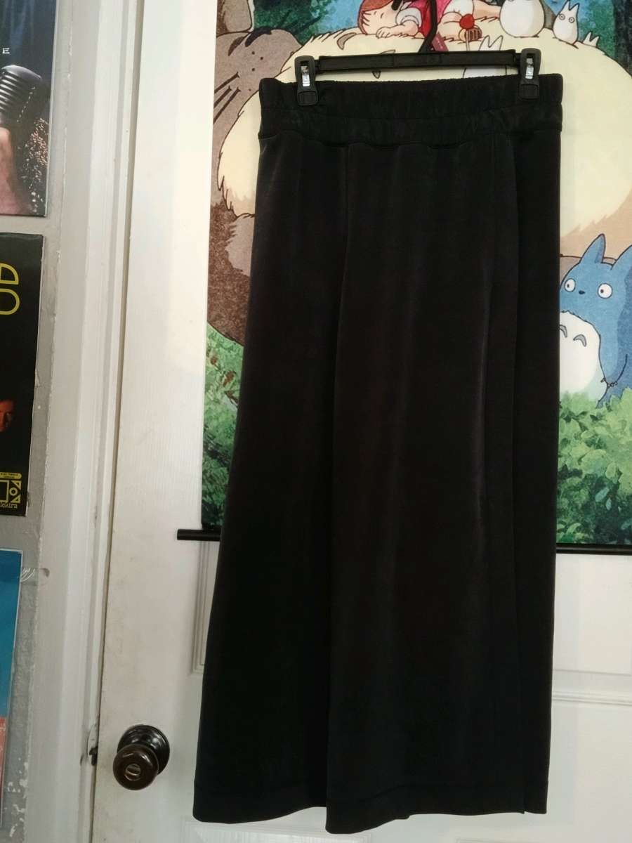 lulu lemon black wide legged sweat pants