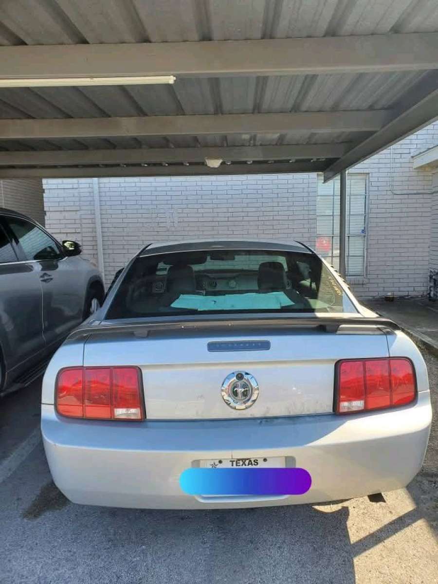 Ford Mustang 2005 standar