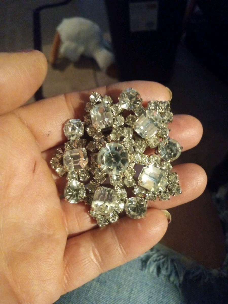 Beautiful LG Antique  Brooch