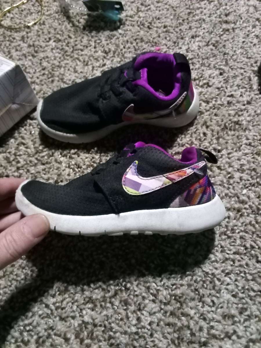 girls Nikes small