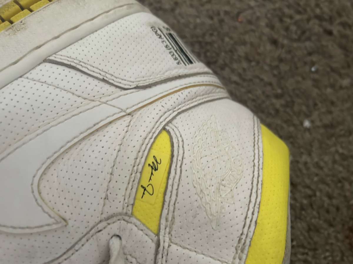 Air Jordan 1 Retro High OG First Class Flight