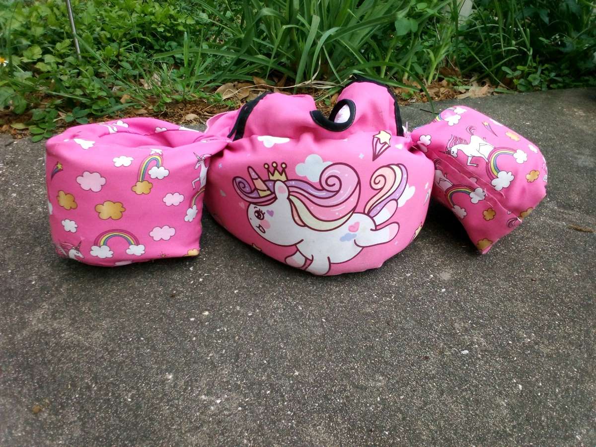 kids vest with arm floats attached to it