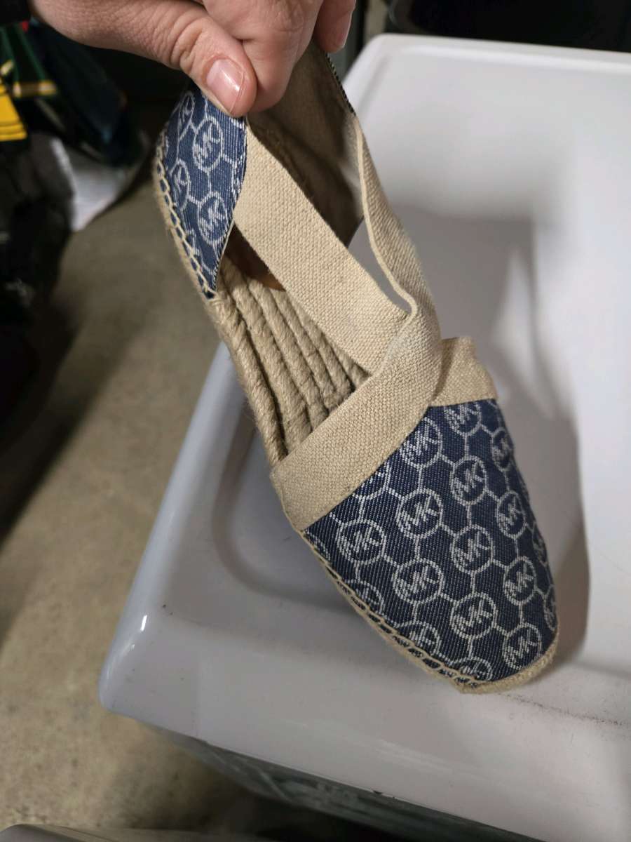 womens like new sandals size 9 no flaws perfect see all pics