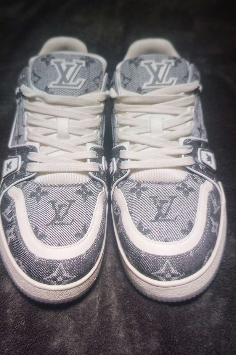 Louis Vuitton Trainers size 10