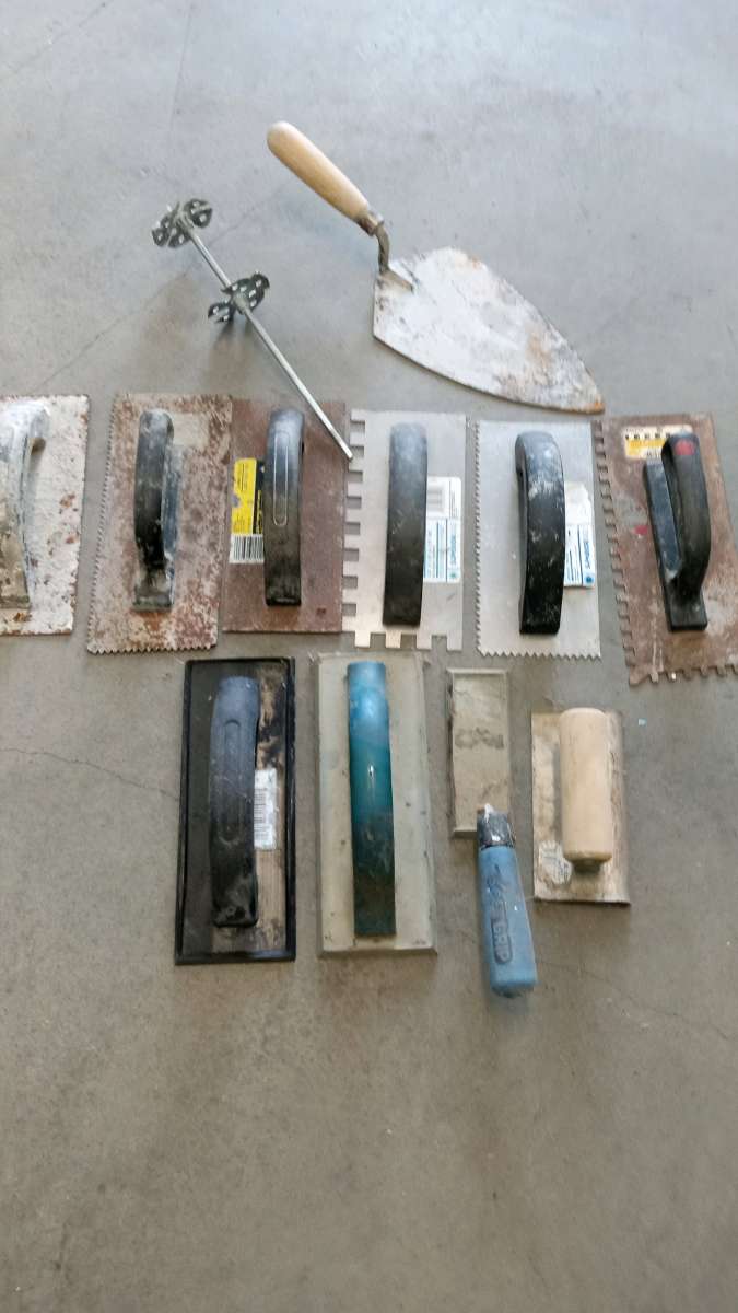 the sheel vinyl notched trowel plastic metal