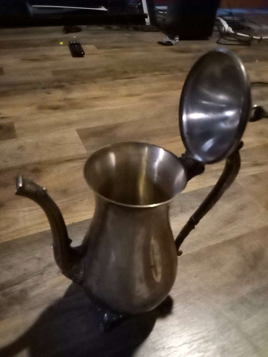 silver tea pot
