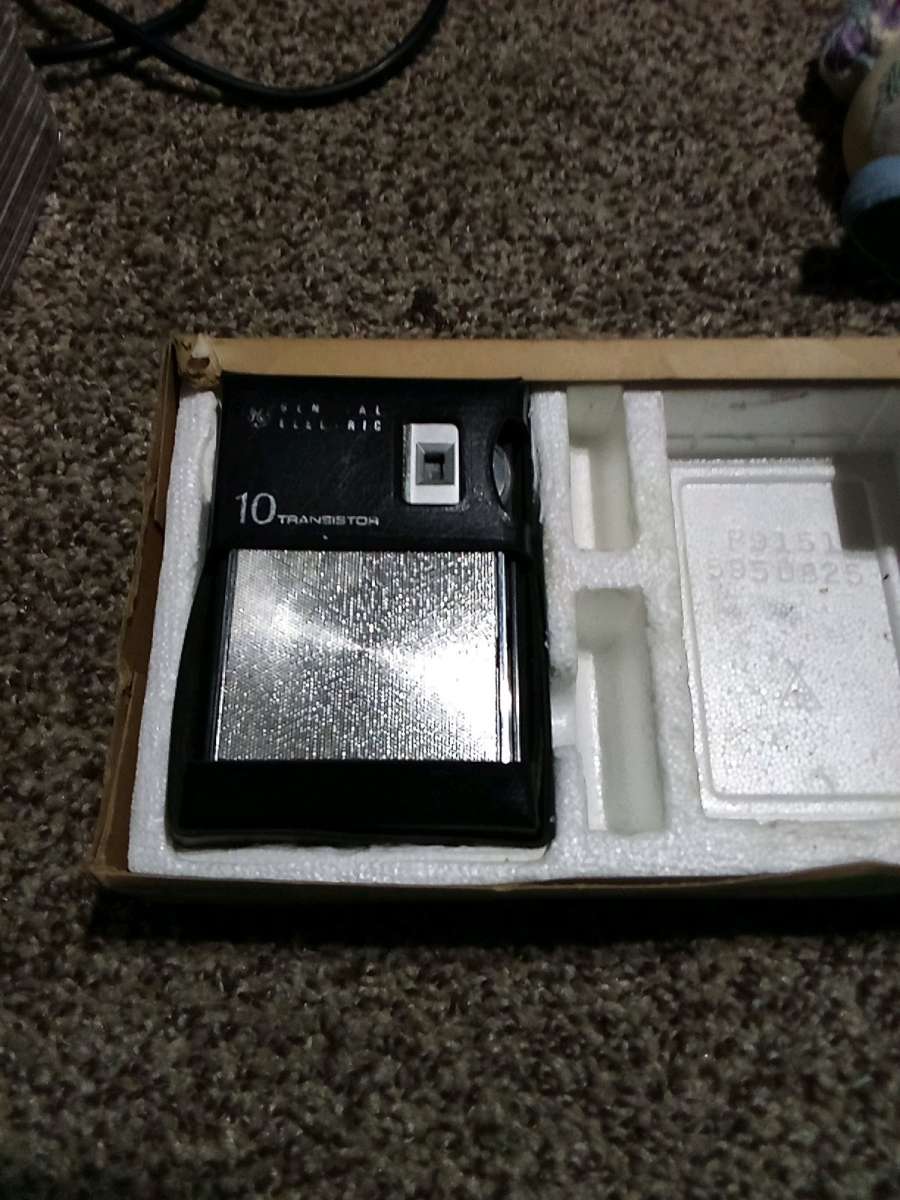 antique transistor radio