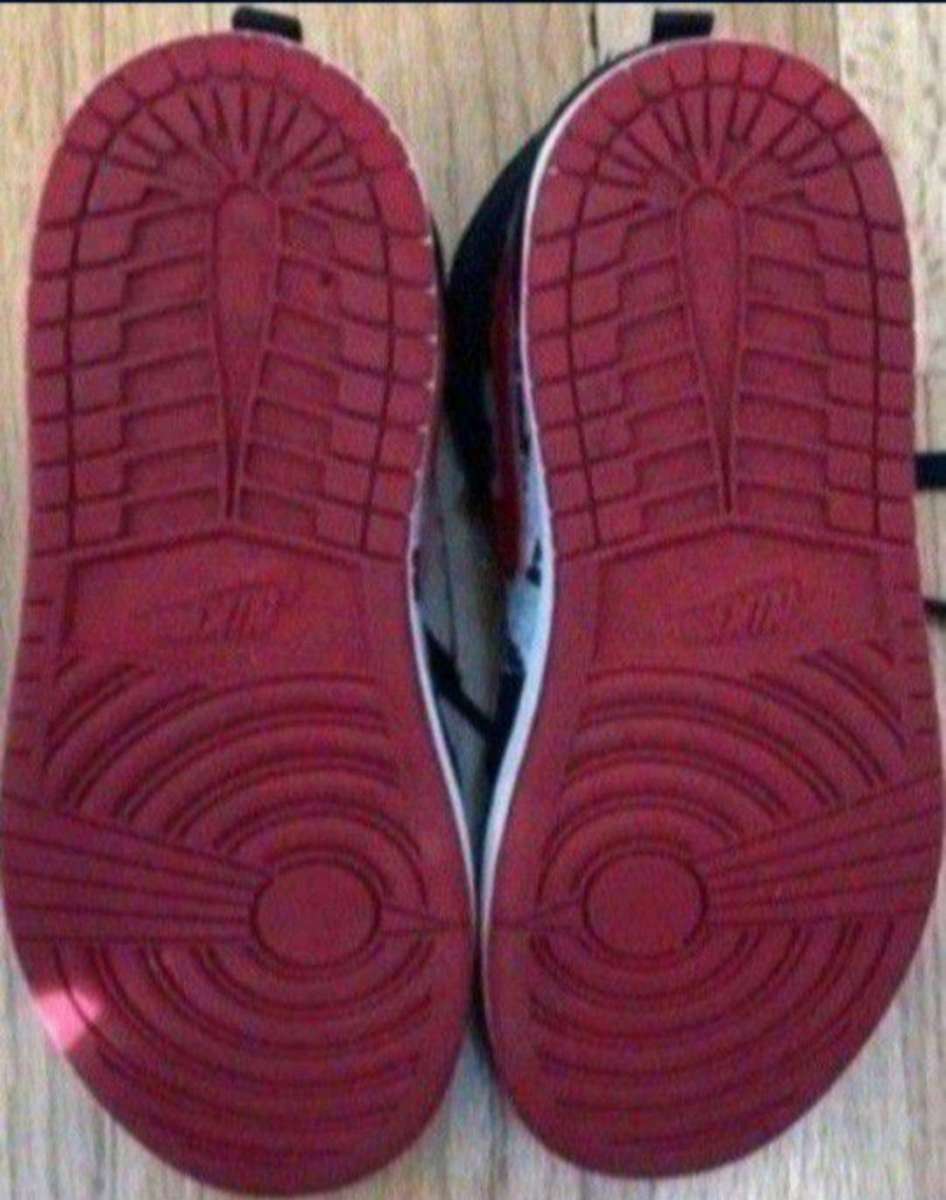 AIR JORDAN 1Mid NEWSPAPER