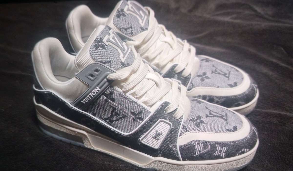 Louis Vuitton Trainers size 10